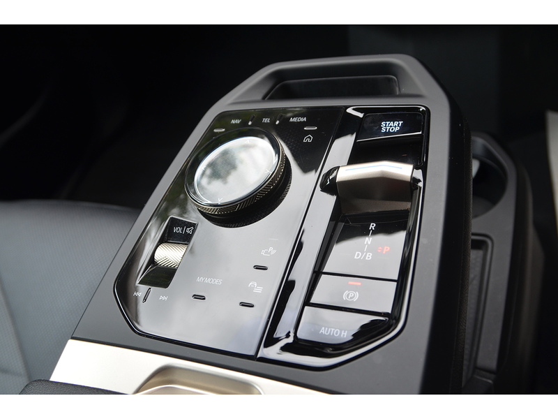 BMW iX 40 76.6kWh Sport SUV 5dr Electric Auto xDrive (11kW Charger) (326 ps) - U11170