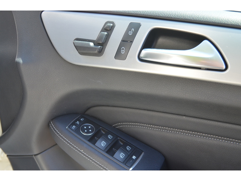 Mercedes-Benz M Class 2.1 ML250 BlueTEC Special Edition SUV 5dr Diesel G-Tronic 4WD Euro 6 (s/s) (204 ps) | TOW - U11190