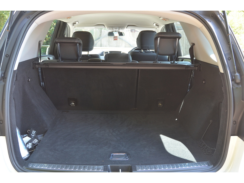 Mercedes-Benz M Class 2.1 ML250 BlueTEC Special Edition SUV 5dr Diesel G-Tronic 4WD Euro 6 (s/s) (204 ps) | TOW - U11190