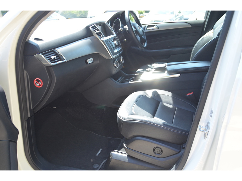 Mercedes-Benz M Class 2.1 ML250 BlueTEC Special Edition SUV 5dr Diesel G-Tronic 4WD Euro 6 (s/s) (204 ps) | TOW - U11190