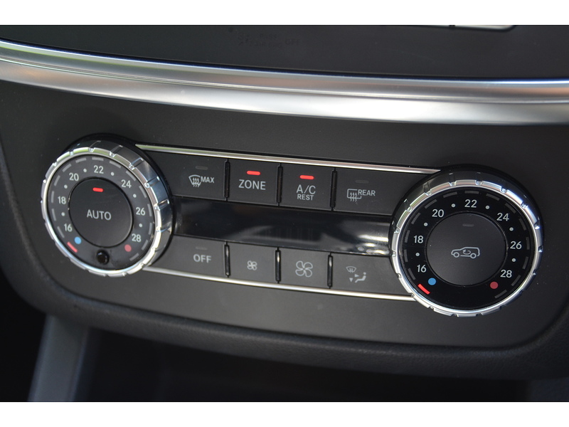 Mercedes-Benz M Class 2.1 ML250 BlueTEC Special Edition SUV 5dr Diesel G-Tronic 4WD Euro 6 (s/s) (204 ps) | TOW - U11190