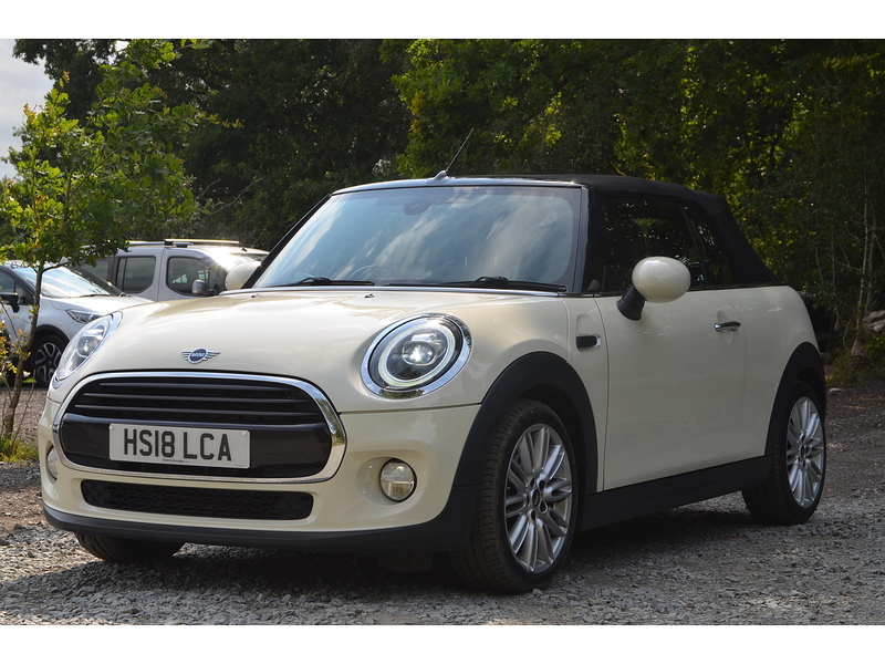 MINI Convertible 1.5 Cooper Convertible 2dr Petrol Steptronic Euro 6 (s/s) (136 ps) | CHILI PACK|R/CAM|APPLE|NAV - U11191