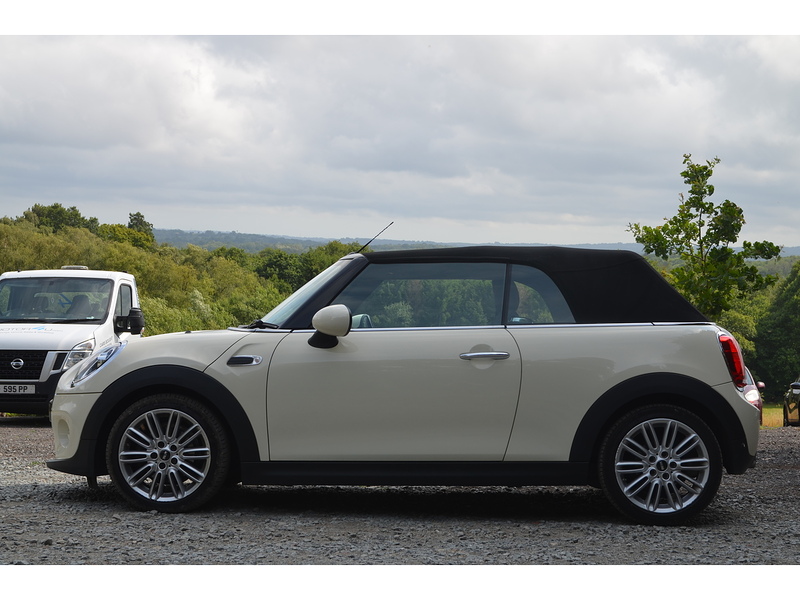 MINI Convertible 1.5 Cooper Convertible 2dr Petrol Steptronic Euro 6 (s/s) (136 ps) | CHILI PACK|R/CAM|APPLE|NAV - U11191
