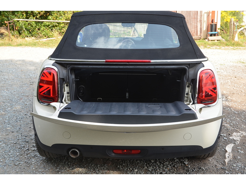 MINI Convertible 1.5 Cooper Convertible 2dr Petrol Steptronic Euro 6 (s/s) (136 ps) | CHILI PACK|R/CAM|APPLE|NAV - U11191