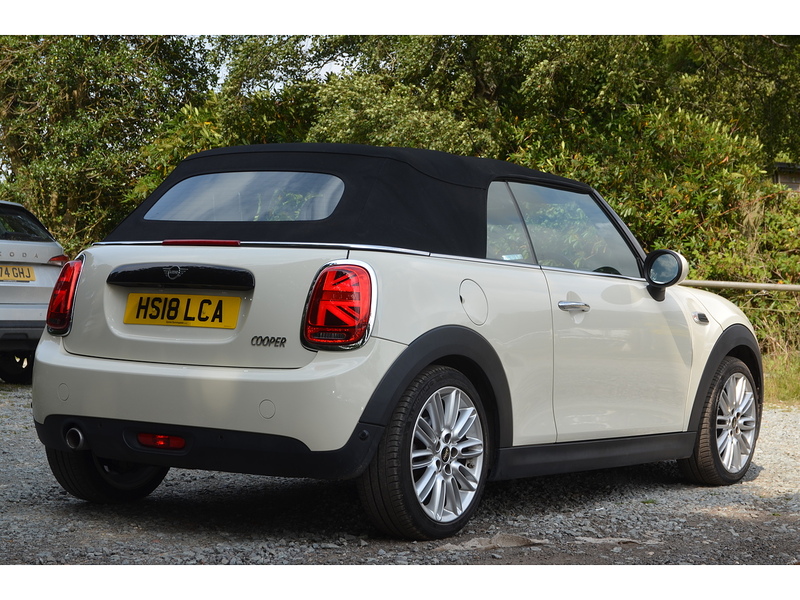 MINI Convertible 1.5 Cooper Convertible 2dr Petrol Steptronic Euro 6 (s/s) (136 ps) | CHILI PACK|R/CAM|APPLE|NAV - U11191