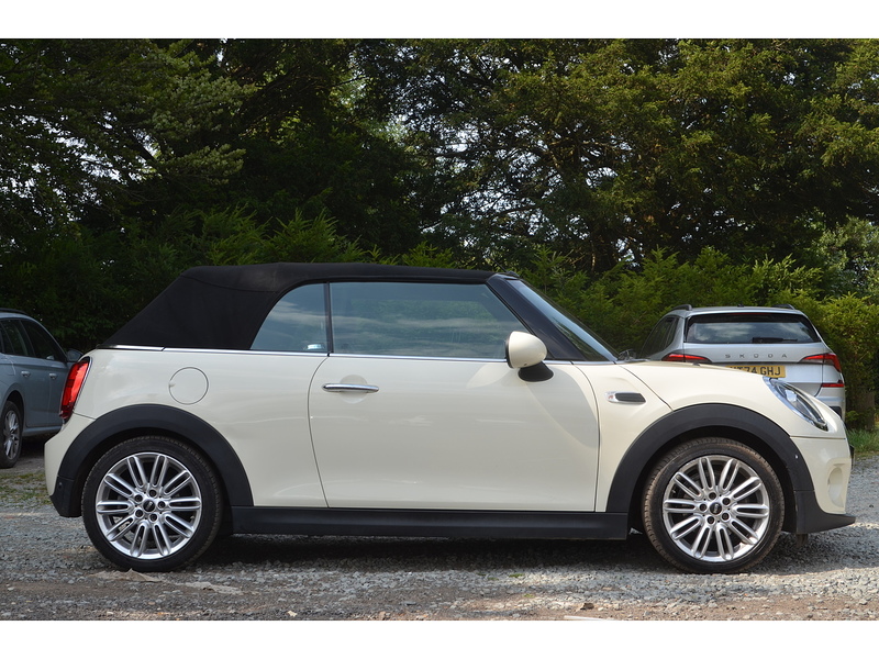 MINI Convertible 1.5 Cooper Convertible 2dr Petrol Steptronic Euro 6 (s/s) (136 ps) | CHILI PACK|R/CAM|APPLE|NAV - U11191