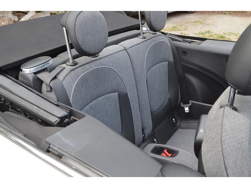 MINI Convertible 1.5 Cooper Convertible 2dr Petrol Steptronic Euro 6 (s/s) (136 ps) | CHILI PACK|R/CAM|APPLE|NAV - U11191