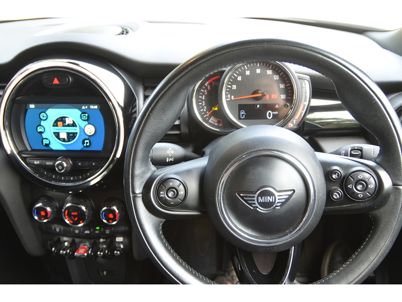 MINI Convertible 1.5 Cooper Convertible 2dr Petrol Steptronic Euro 6 (s/s) (136 ps) | CHILI PACK|R/CAM|APPLE|NAV - U11191