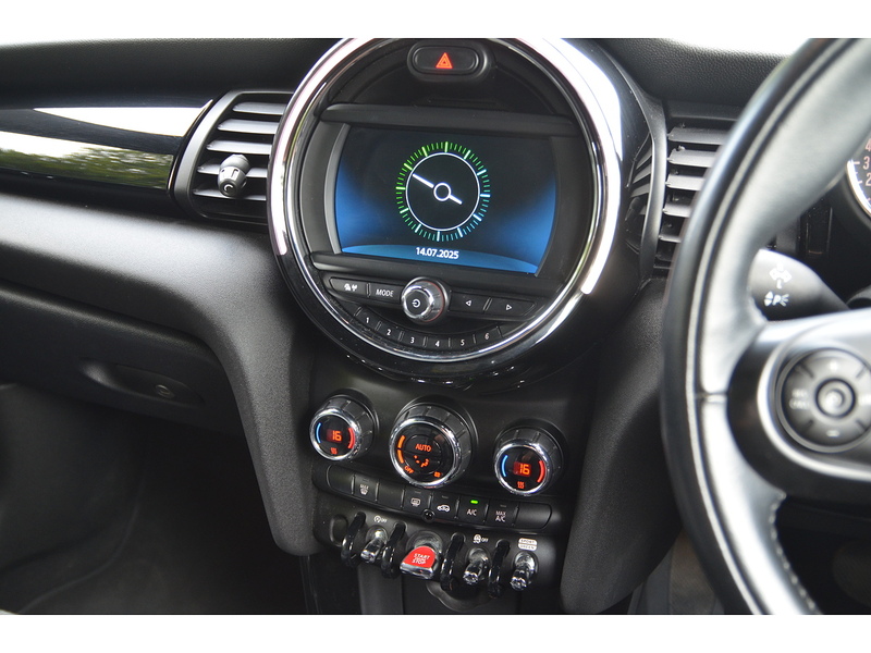 MINI Convertible 1.5 Cooper Convertible 2dr Petrol Steptronic Euro 6 (s/s) (136 ps) | CHILI PACK|R/CAM|APPLE|NAV - U11191