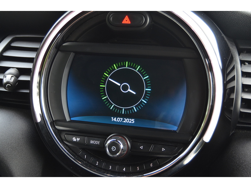 MINI Convertible 1.5 Cooper Convertible 2dr Petrol Steptronic Euro 6 (s/s) (136 ps) | CHILI PACK|R/CAM|APPLE|NAV - U11191