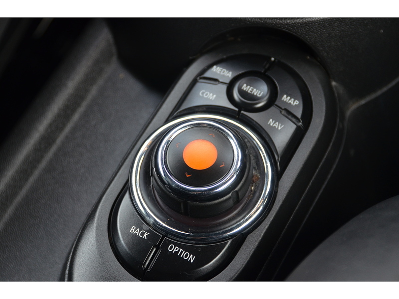 MINI Convertible 1.5 Cooper Convertible 2dr Petrol Steptronic Euro 6 (s/s) (136 ps) | CHILI PACK|R/CAM|APPLE|NAV - U11191