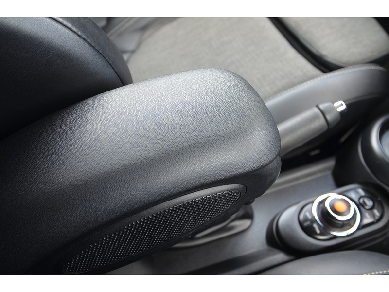 MINI Convertible 1.5 Cooper Convertible 2dr Petrol Steptronic Euro 6 (s/s) (136 ps) | CHILI PACK|R/CAM|APPLE|NAV - U11191