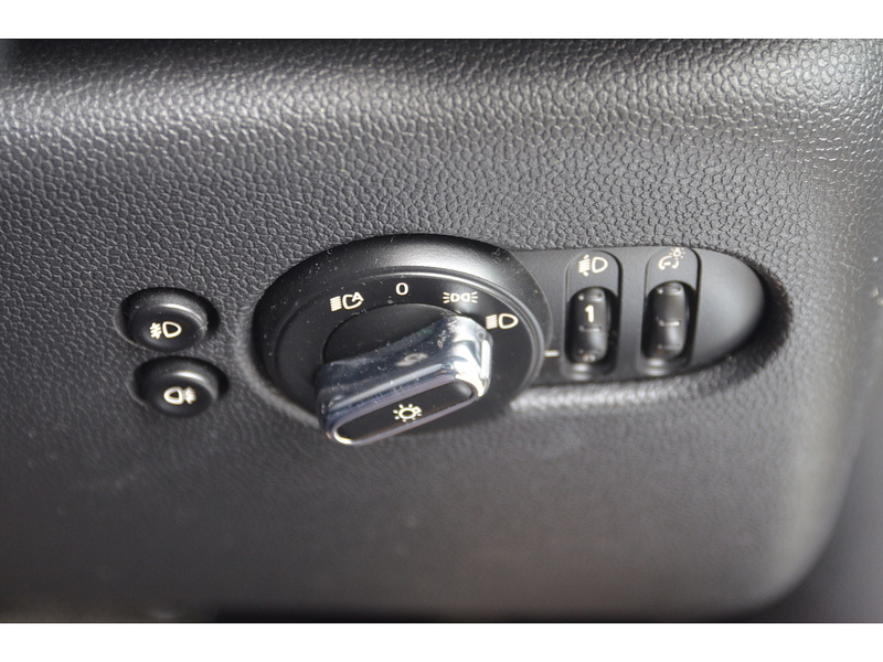 MINI Convertible 1.5 Cooper Convertible 2dr Petrol Steptronic Euro 6 (s/s) (136 ps) | CHILI PACK|R/CAM|APPLE|NAV - U11191