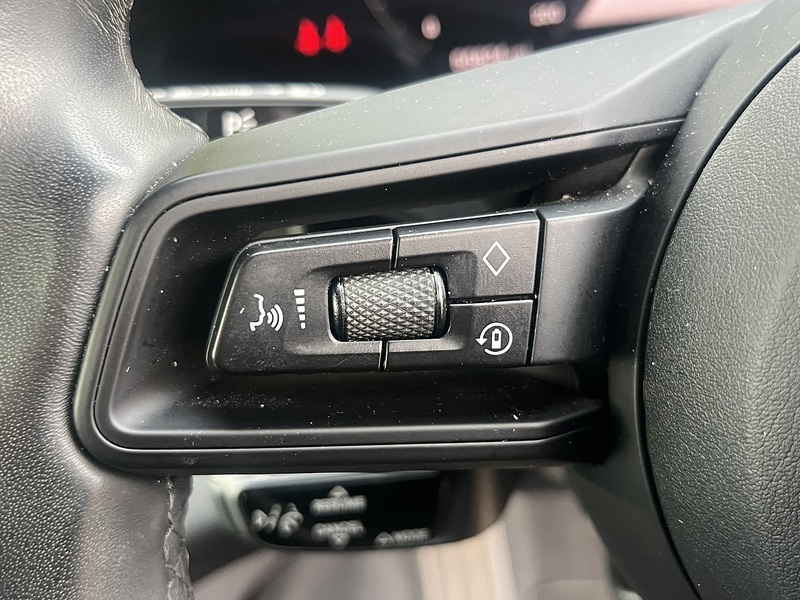 Porsche Taycan Performance 79.2kWh Saloon 4dr Electric Auto RWD (11kW Charger) (408 ps) | P/ASSIST|H/SEATS|1 - U11193