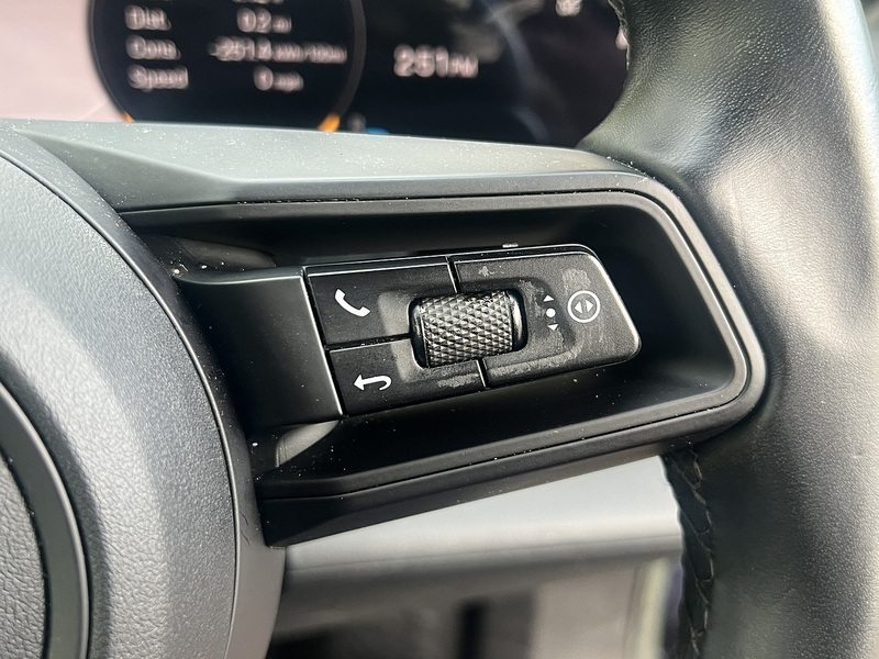 Porsche Taycan Performance 79.2kWh Saloon 4dr Electric Auto RWD (11kW Charger) (408 ps) | P/ASSIST|H/SEATS|1 - U11193