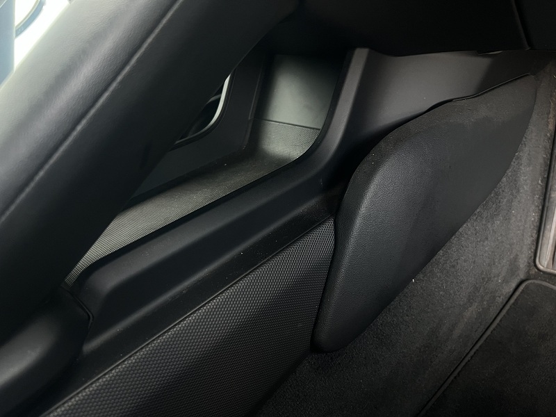 Porsche Taycan Performance 79.2kWh Saloon 4dr Electric Auto RWD (11kW Charger) (408 ps) | P/ASSIST|H/SEATS|1 - U11193