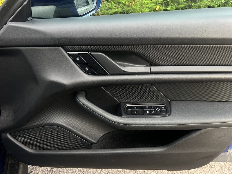 Porsche Taycan Performance 79.2kWh Saloon 4dr Electric Auto RWD (11kW Charger) (408 ps) | P/ASSIST|H/SEATS|1 - U11193