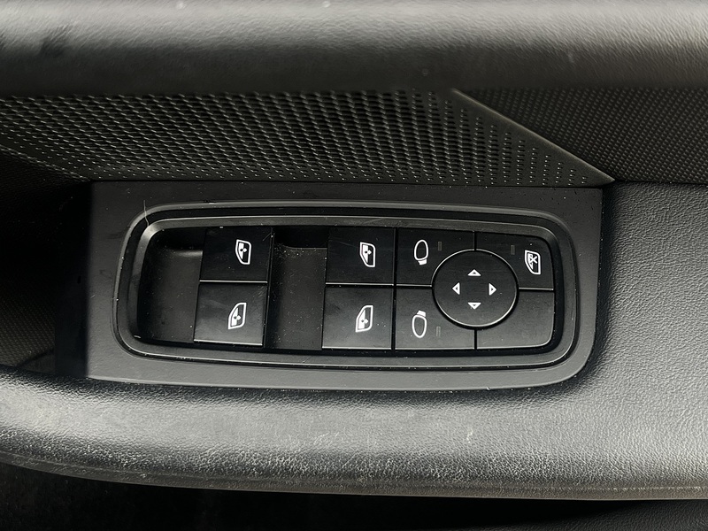 Porsche Taycan Performance 79.2kWh Saloon 4dr Electric Auto RWD (11kW Charger) (408 ps) | P/ASSIST|H/SEATS|1 - U11193