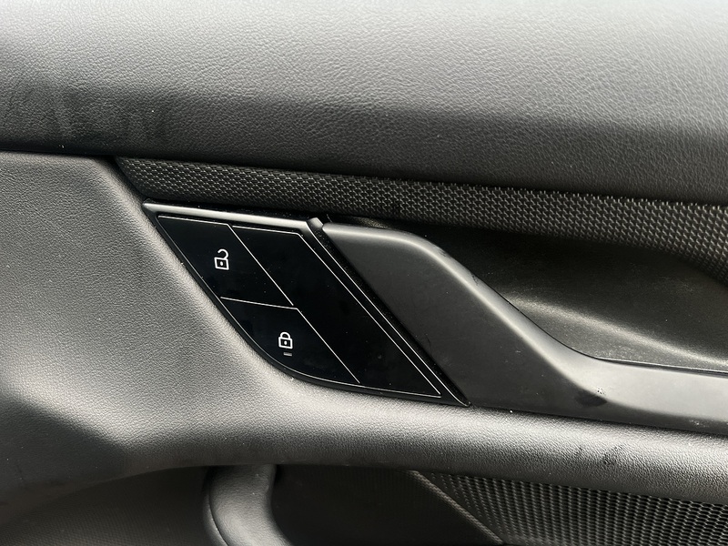 Porsche Taycan Performance 79.2kWh Saloon 4dr Electric Auto RWD (11kW Charger) (408 ps) | P/ASSIST|H/SEATS|1 - U11193