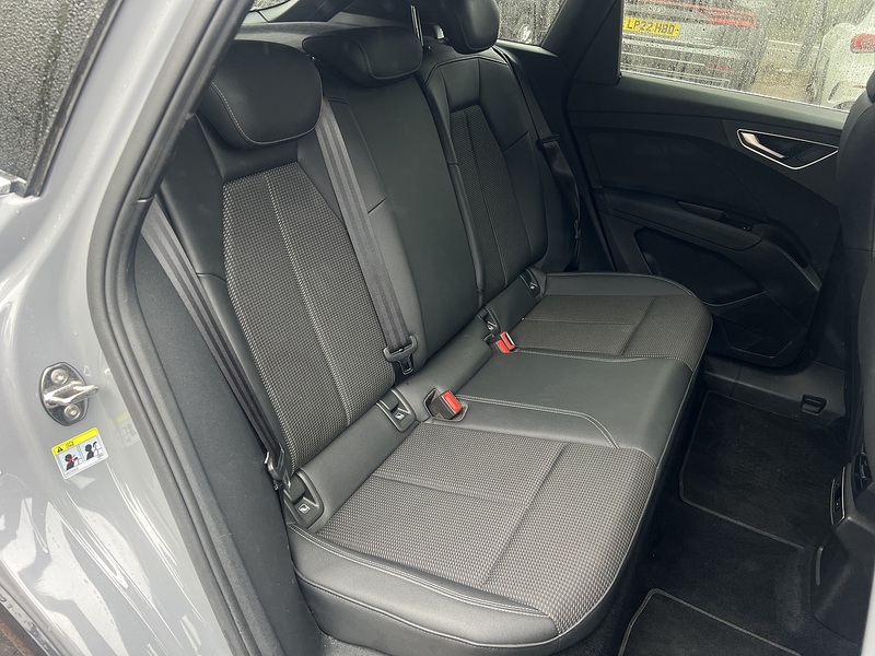 Audi Q4 e-tron 40 S line SUV 5dr Electric Auto 82kWh (204 ps) | P/SENSORS|H/SEATS|1 OWNER|VATQ - U11217