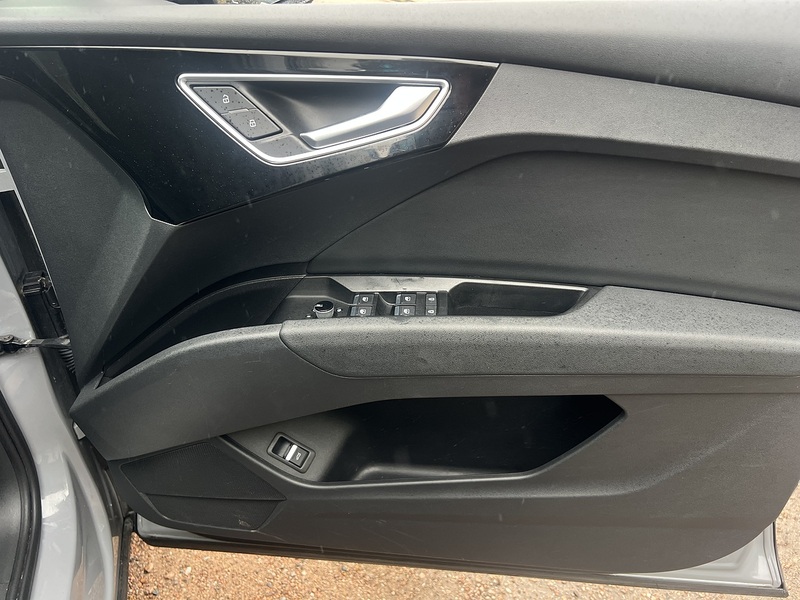 Audi Q4 e-tron 40 S line SUV 5dr Electric Auto 82kWh (204 ps) | P/SENSORS|H/SEATS|1 OWNER|VATQ - U11217