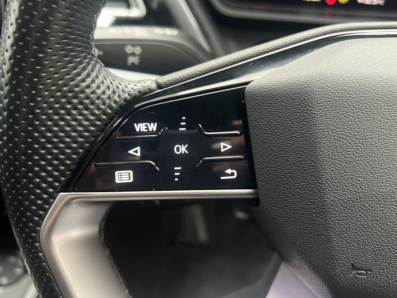 Audi Q4 e-tron 40 S line SUV 5dr Electric Auto 82kWh (204 ps) | P/SENSORS|H/SEATS|1 OWNER|VATQ - U11217
