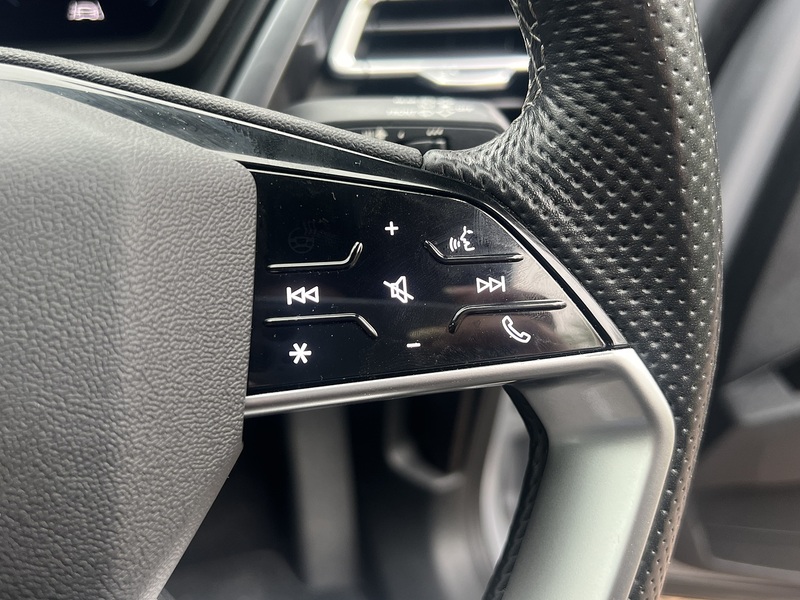Audi Q4 e-tron 40 S line SUV 5dr Electric Auto 82kWh (204 ps) | P/SENSORS|H/SEATS|1 OWNER|VATQ - U11217