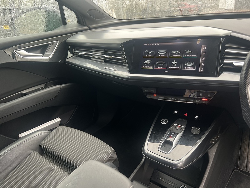 Audi Q4 e-tron 40 S line SUV 5dr Electric Auto 82kWh (204 ps) | P/SENSORS|H/SEATS|1 OWNER|VATQ - U11217