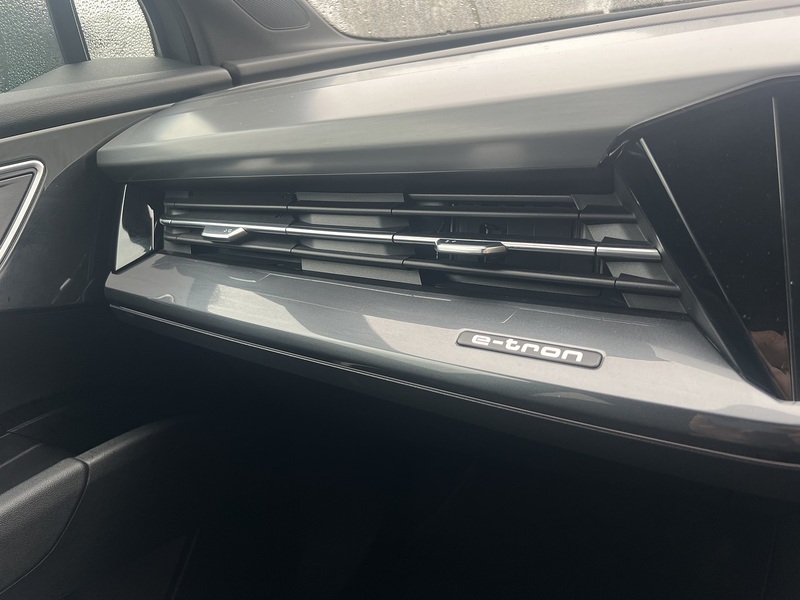 Audi Q4 e-tron 40 S line SUV 5dr Electric Auto 82kWh (204 ps) | P/SENSORS|H/SEATS|1 OWNER|VATQ - U11217
