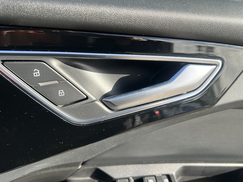 Audi Q4 e-tron 40 S line SUV 5dr Electric Auto 82kWh (204 ps) | P/SENSORS|H/SEATS|1 OWNER|VATQ - U11217