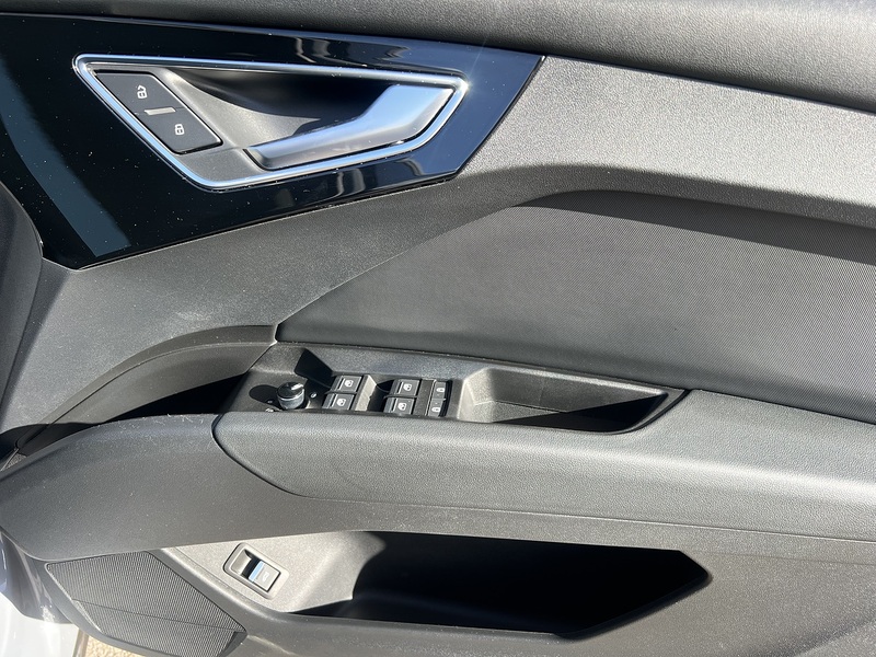 Audi Q4 e-tron 40 S line SUV 5dr Electric Auto 82kWh (204 ps) | P/SENSORS|H/SEATS|1 OWNER|VATQ - U11217