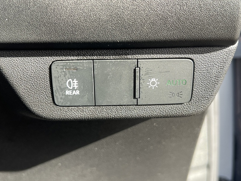 Audi Q4 e-tron 40 S line SUV 5dr Electric Auto 82kWh (204 ps) | P/SENSORS|H/SEATS|1 OWNER|VATQ - U11217