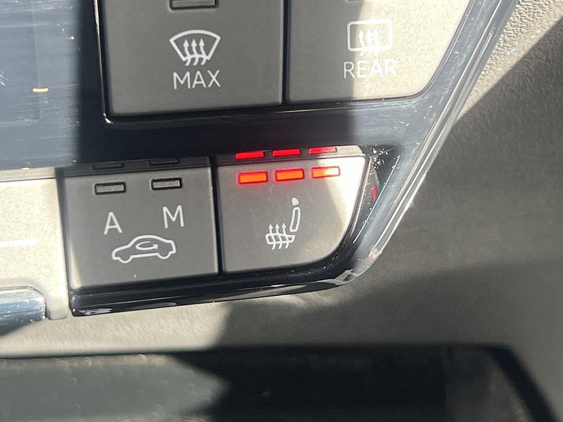 Audi Q4 e-tron 40 S line SUV 5dr Electric Auto 82kWh (204 ps) | P/SENSORS|H/SEATS|1 OWNER|VATQ - U11217