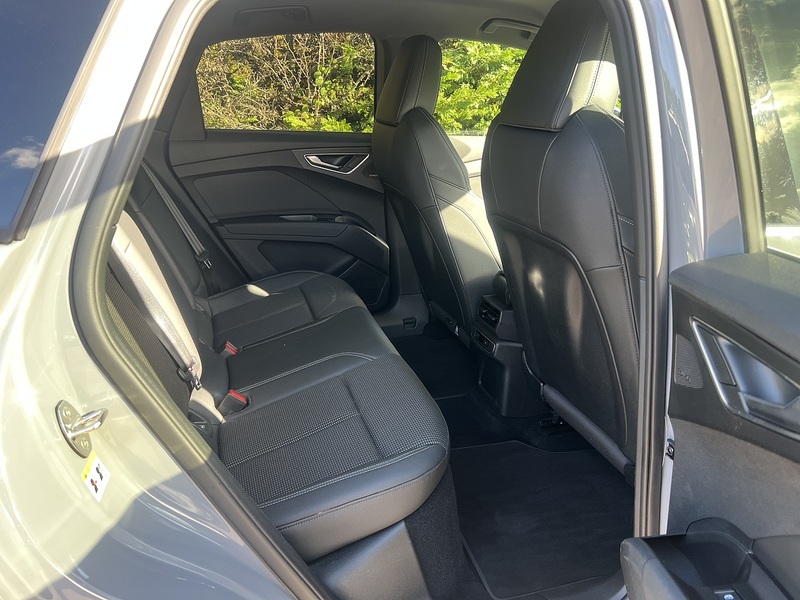 Audi Q4 e-tron 40 S line SUV 5dr Electric Auto 82kWh (204 ps) | P/SENSORS|H/SEATS|1 OWNER|VATQ - U11217