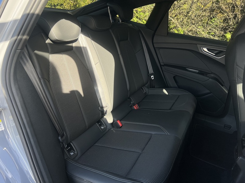 Audi Q4 e-tron 40 S line SUV 5dr Electric Auto 82kWh (204 ps) | P/SENSORS|H/SEATS|1 OWNER|VATQ - U11217