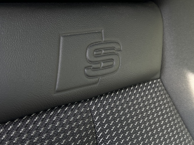 Audi Q4 e-tron 40 S line SUV 5dr Electric Auto 82kWh (204 ps) | P/SENSORS|H/SEATS|1 OWNER|VATQ - U11217