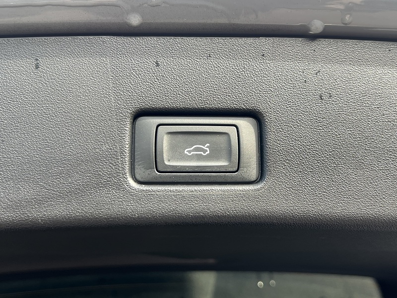 Audi Q4 e-tron 40 S line Sportback 5dr Electric Auto 82kWh (204 ps) | PRIVACY|P/SENSORS|1 OWNER|VATQ - U11218