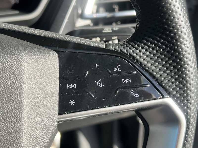 Audi Q4 e-tron 40 S line Sportback 5dr Electric Auto 82kWh (204 ps) | PRIVACY|P/SENSORS|1 OWNER|VATQ - U11218