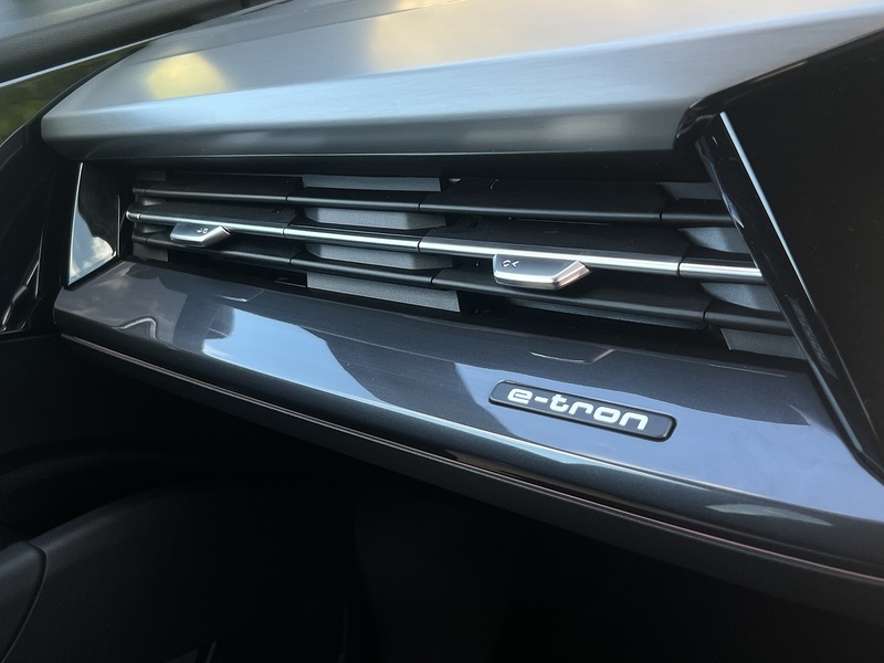 Audi Q4 e-tron 40 S line Sportback 5dr Electric Auto 82kWh (204 ps) | PRIVACY|P/SENSORS|1 OWNER|VATQ - U11218