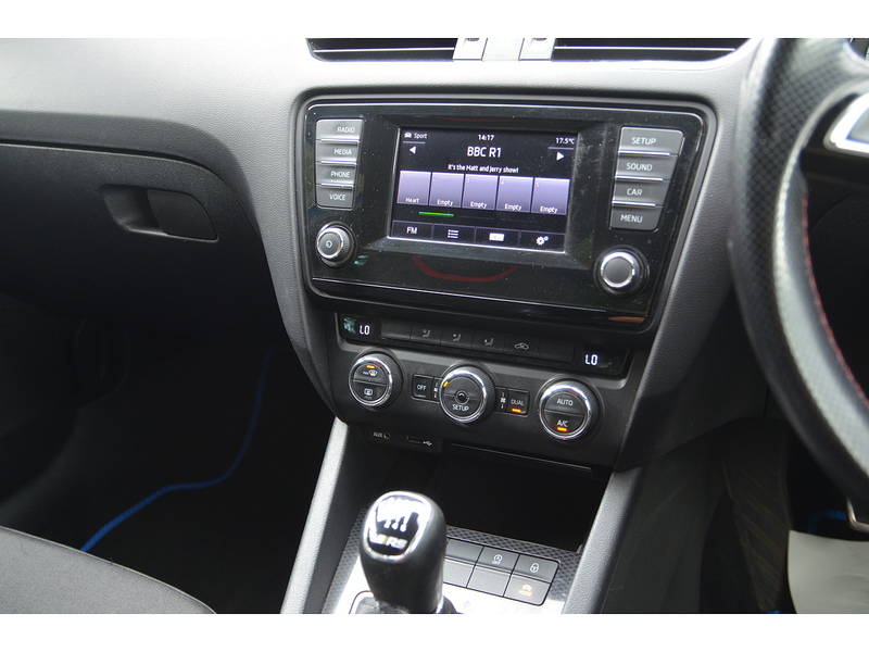 Skoda Octavia 2.0 TFSI vRS Hatchback 5dr Petrol Manual Euro 6 (s/s) (220 ps) | P/SENSORS|D/CAM|BTOOTH|CRUISE - U11227