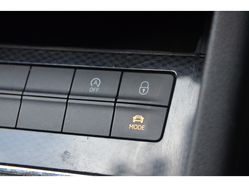 Skoda Octavia 2.0 TFSI vRS Hatchback 5dr Petrol Manual Euro 6 (s/s) (220 ps) | P/SENSORS|D/CAM|BTOOTH|CRUISE - U11227