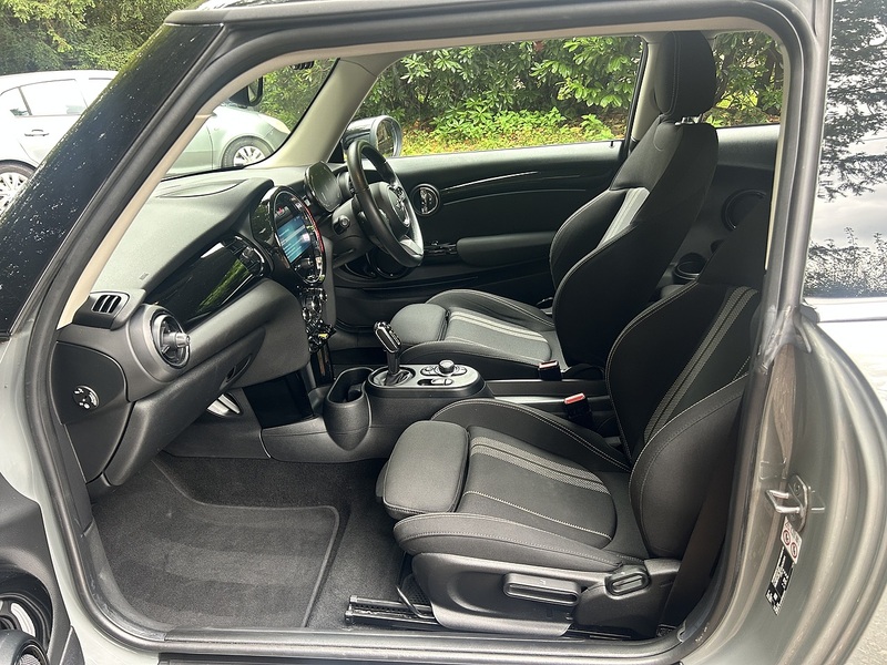 MINI Electric Hatch Cooper SE 32.6kWh Level 1 Hatchback 3dr Electric Auto (184 ps) | P/SENSORS|CLIMATE|NAV|1 OWNER - U11245