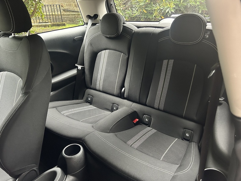 MINI Electric Hatch Cooper SE 32.6kWh Level 1 Hatchback 3dr Electric Auto (184 ps) | P/SENSORS|CLIMATE|NAV|1 OWNER - U11245