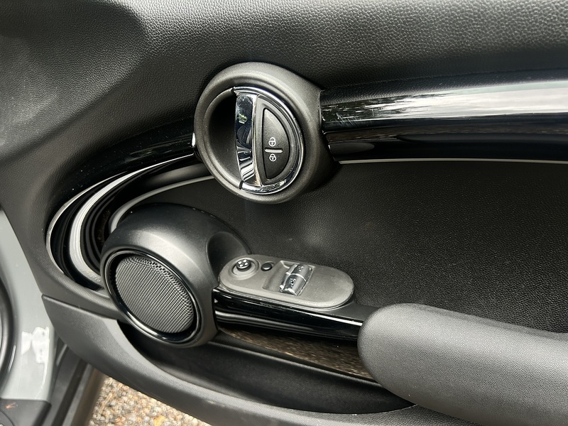 MINI Electric Hatch Cooper SE 32.6kWh Level 1 Hatchback 3dr Electric Auto (184 ps) | P/SENSORS|CLIMATE|NAV|1 OWNER - U11245