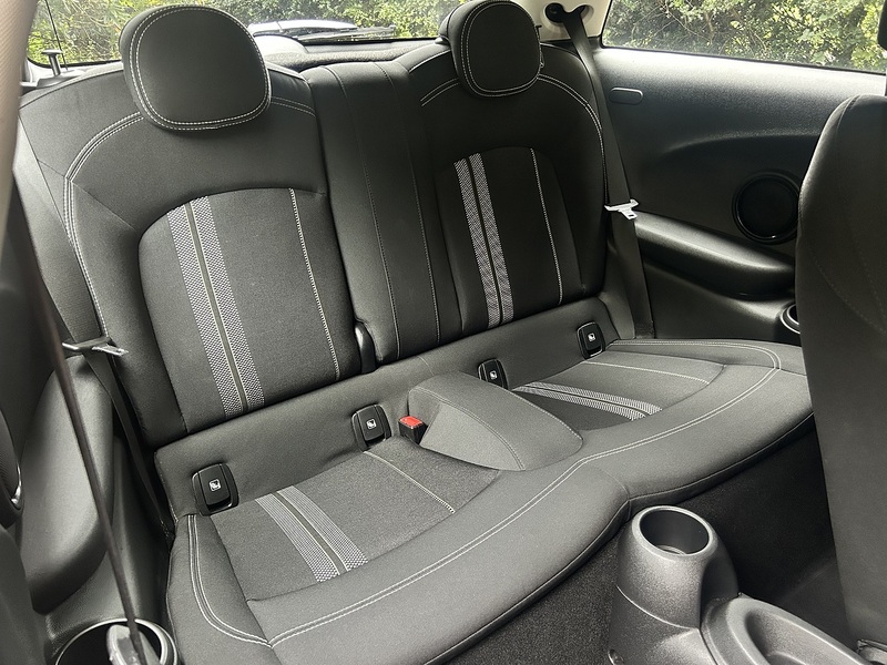 MINI Electric Hatch Cooper SE 32.6kWh Level 1 Hatchback 3dr Electric Auto (184 ps) | P/SENSORS|CLIMATE|NAV|1 OWNER - U11245