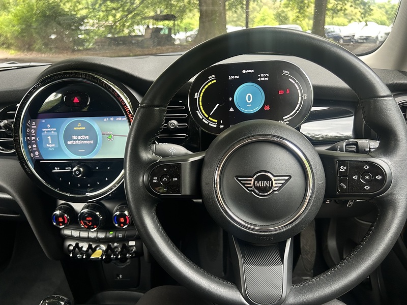 MINI Electric Hatch Cooper SE 32.6kWh Level 1 Hatchback 3dr Electric Auto (184 ps) | P/SENSORS|CLIMATE|NAV|1 OWNER - U11245