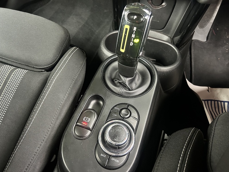 MINI Electric Hatch Cooper SE 32.6kWh Level 1 Hatchback 3dr Electric Auto (184 ps) | P/SENSORS|CLIMATE|NAV|1 OWNER - U11245
