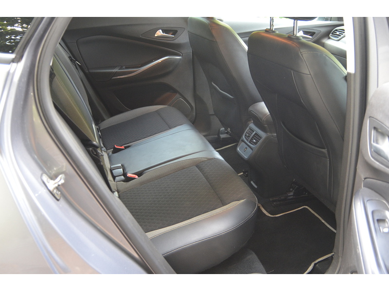Vauxhall Grandland X 1.2 Turbo Sport Nav SUV 5dr Petrol Manual Euro 6 (s/s) (130 ps) | PRIVACY|P/SENSORS|APPLE|NAV - U11254