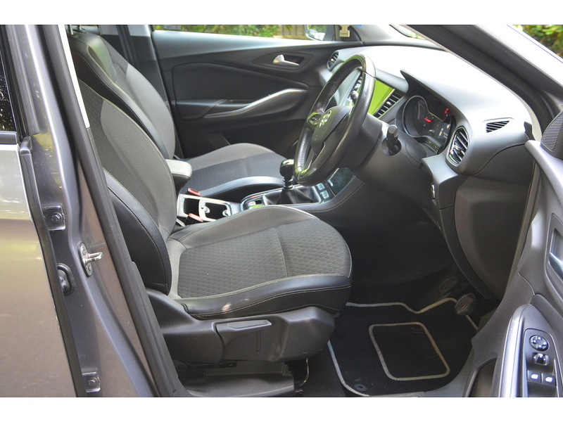 Vauxhall Grandland X 1.2 Turbo Sport Nav SUV 5dr Petrol Manual Euro 6 (s/s) (130 ps) | PRIVACY|P/SENSORS|APPLE|NAV - U11254
