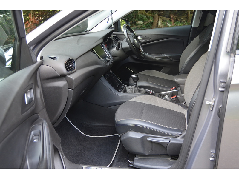 Vauxhall Grandland X 1.2 Turbo Sport Nav SUV 5dr Petrol Manual Euro 6 (s/s) (130 ps) | PRIVACY|P/SENSORS|APPLE|NAV - U11254